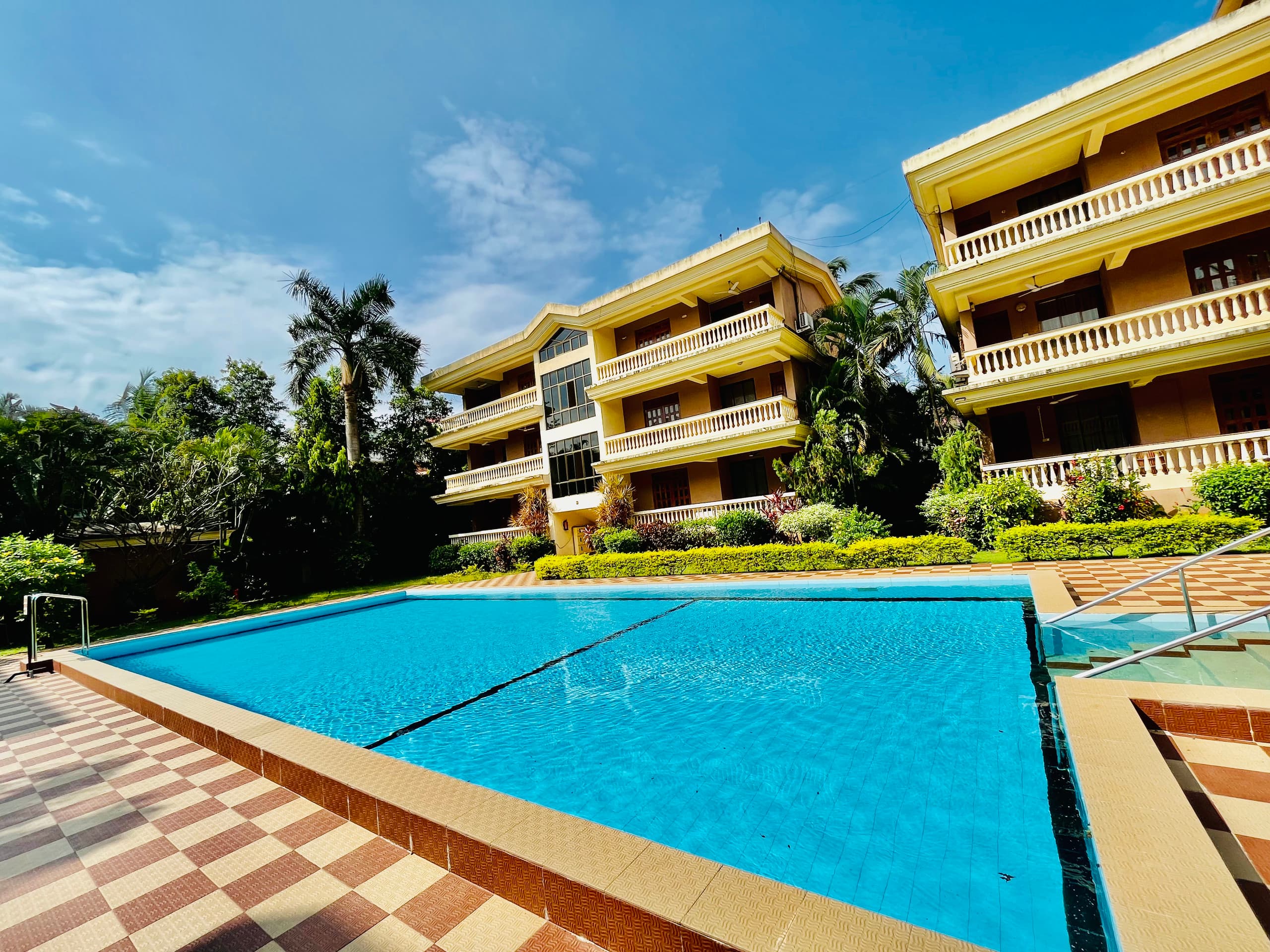 Casa Hemila shared pool and grounds